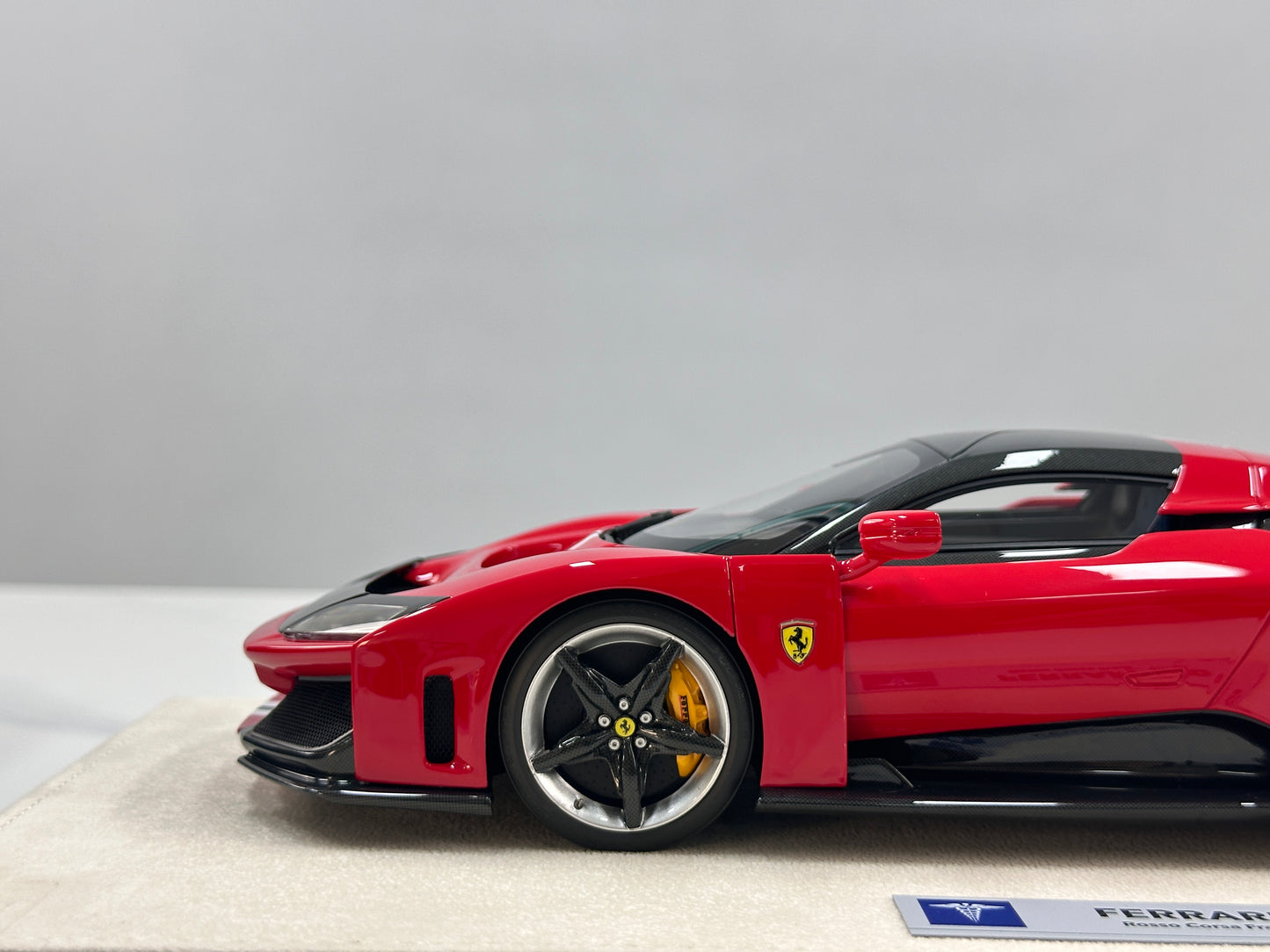 HERMES COLLECTION 1/18 Ferrari F80 (Red Pista Stripe) HC018