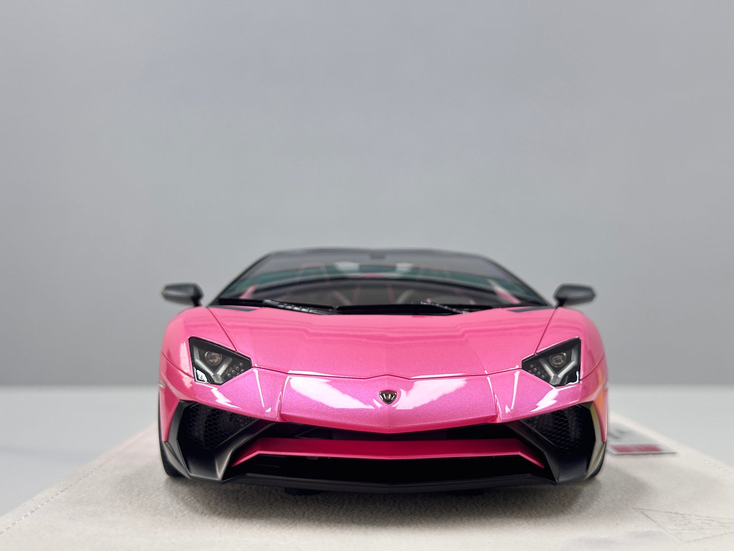 MAKEUP 1/18 Lamborghini Aventador LP750-4 SV Roadster 2015 Pink EML007H