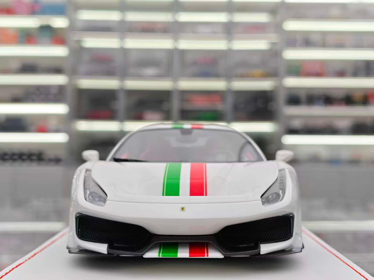 GH MODEL 1/18 Ferrari Novitec 488pista Glowing Green GH008