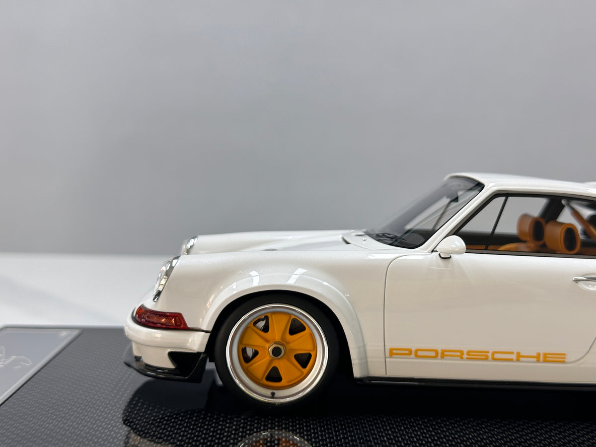 Dino Model 1/18 Porsche Singer DLS Metallic White DC005
