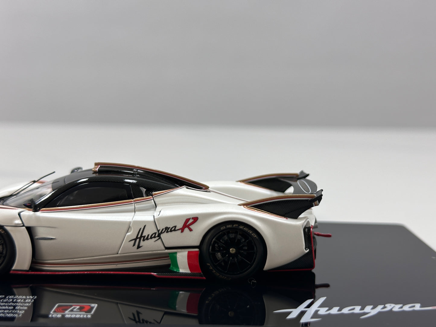 LCD 1/43 Pagani Huayra R Die-cast Model (Fully Opening Parts) - Matte White (LCD43017-PW)