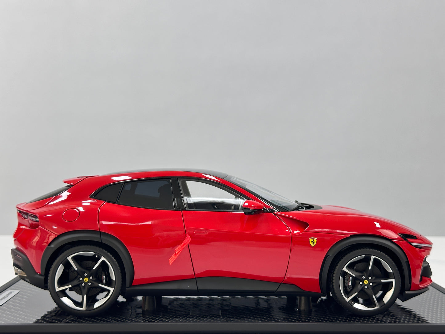 BBR 1/18 Ferrari Purosangue – Black Roof Version Carbon Fiber Base Standard Red (HE180052ACH)