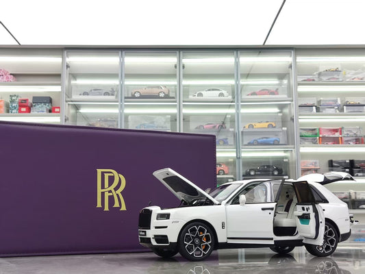 ZP 1/18 Rolls-Royce Cullinan BB Fishing Seat Edition, Leather Suitcase Version, Metallic White ZP112