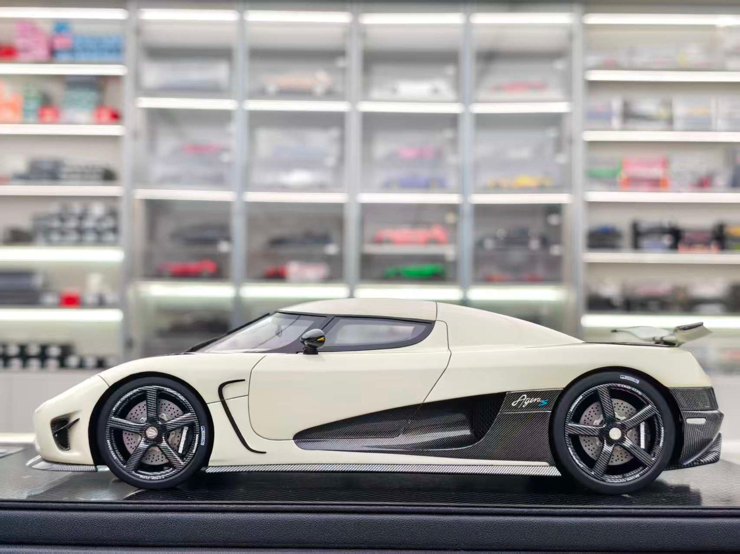 FRONTIART 1/18 Koenigsegg Agera S White with Blue Stripes FA178