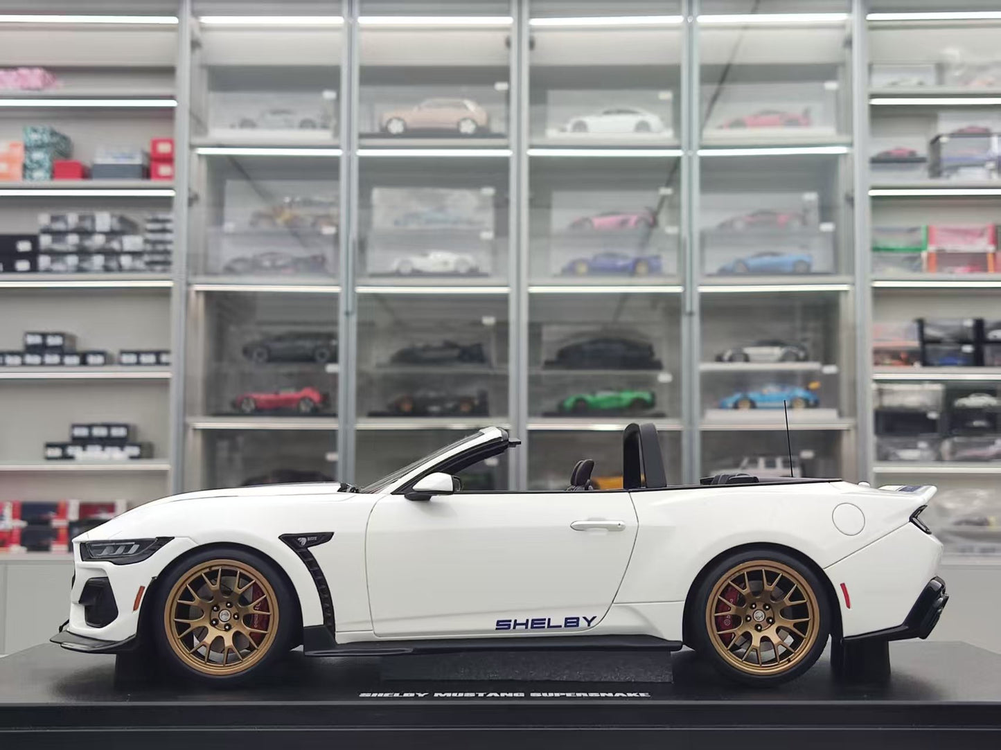 GT Spirit 1/18 Ford Shelby Mustang Supersnake White GT572