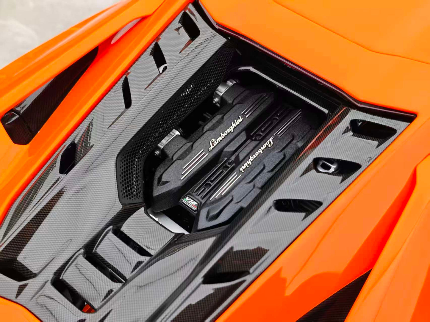 Amalgam 1/8 Lamborghini Revuelto Orange M6299-SC1