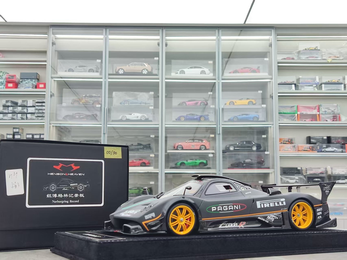 HH Model 1/18 Pagani Zonda R & Evolution Specials Nürburgring Record Edition HH563