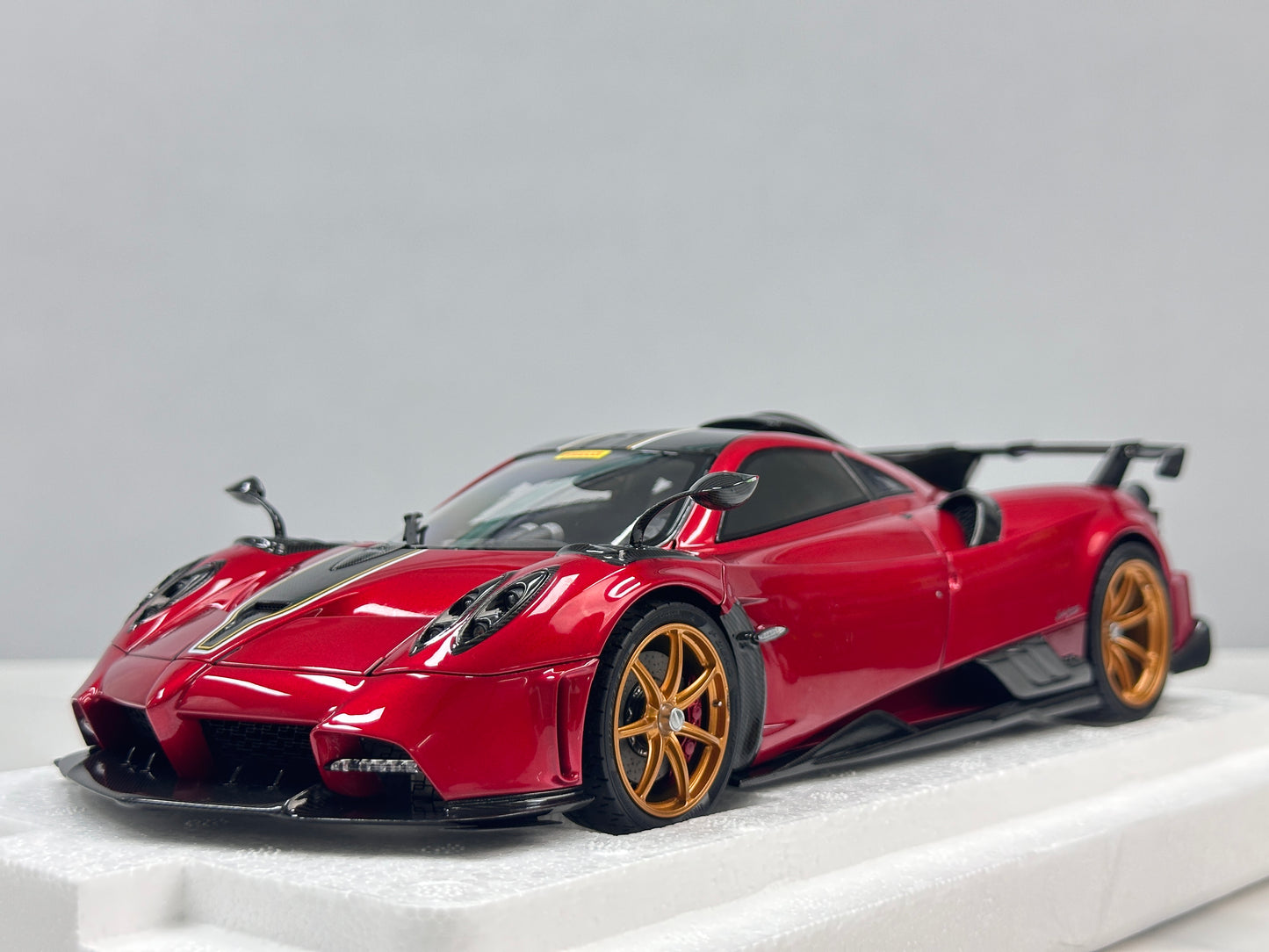 LCD 1/18 Pagani Imola Red LCD18023-RE