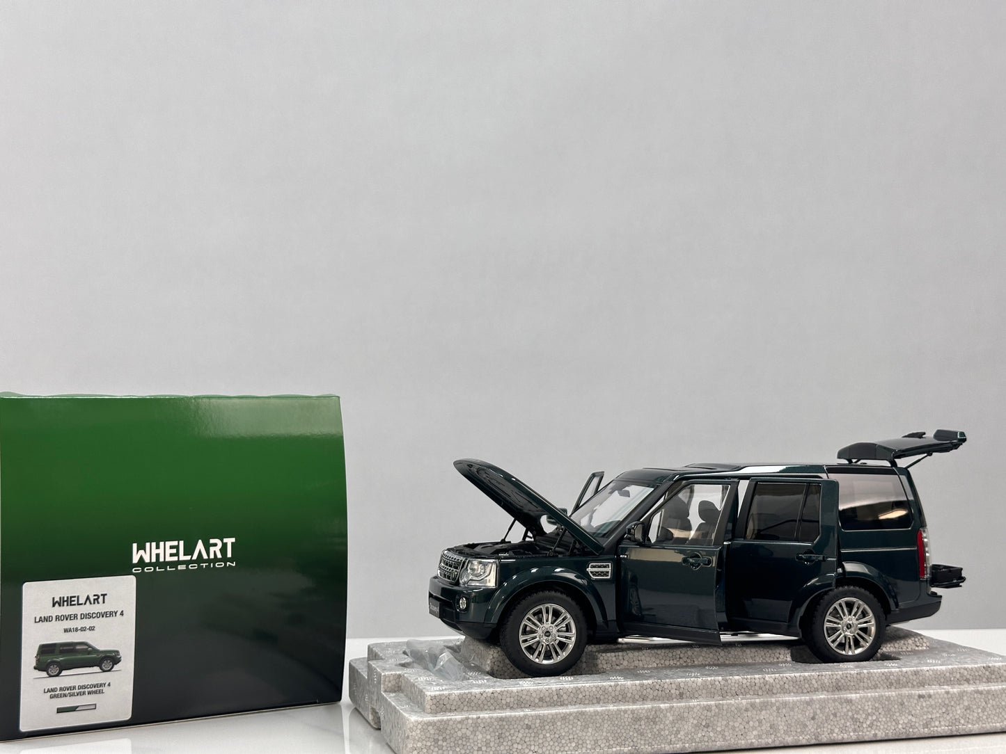 WHELART 1/18 Land Rover Discovery 4 – British Green (WH016)