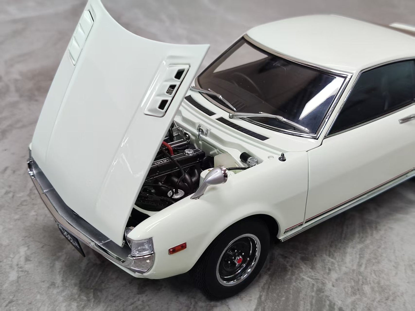 AUTOart 1:18 Toyota Celica 2000GT RA25 White 78766