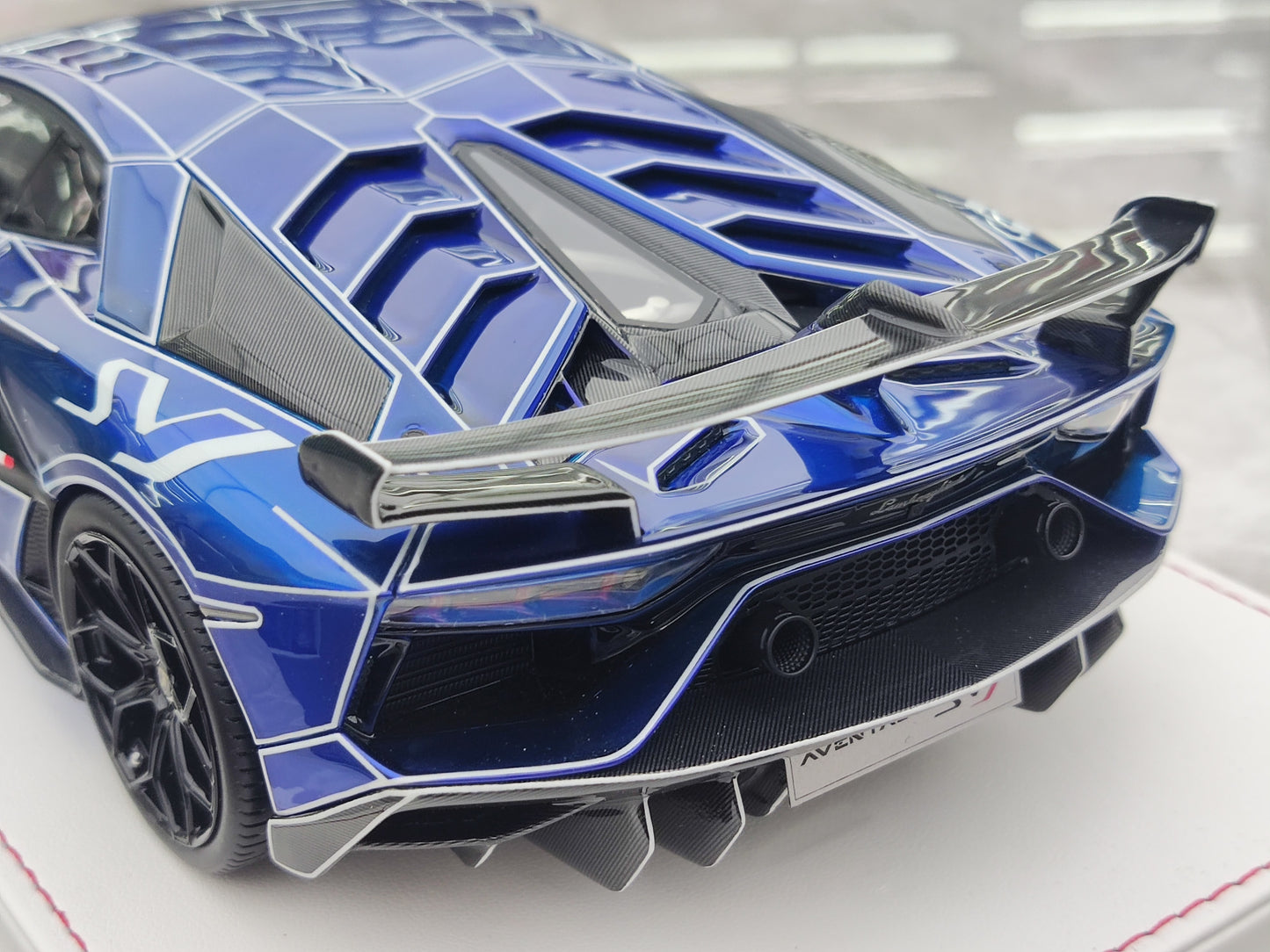 CE 1/18 Lamborghini SVJ Fluorescent Resin Car Model JS-CE004