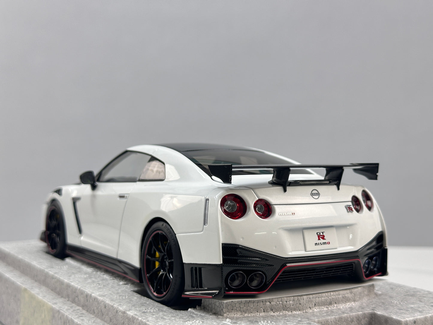 MOTORHELIX 1/18 Nissan GT-R NISMO (R35) Special Edition 2022 Brilliant Pearl White MH378