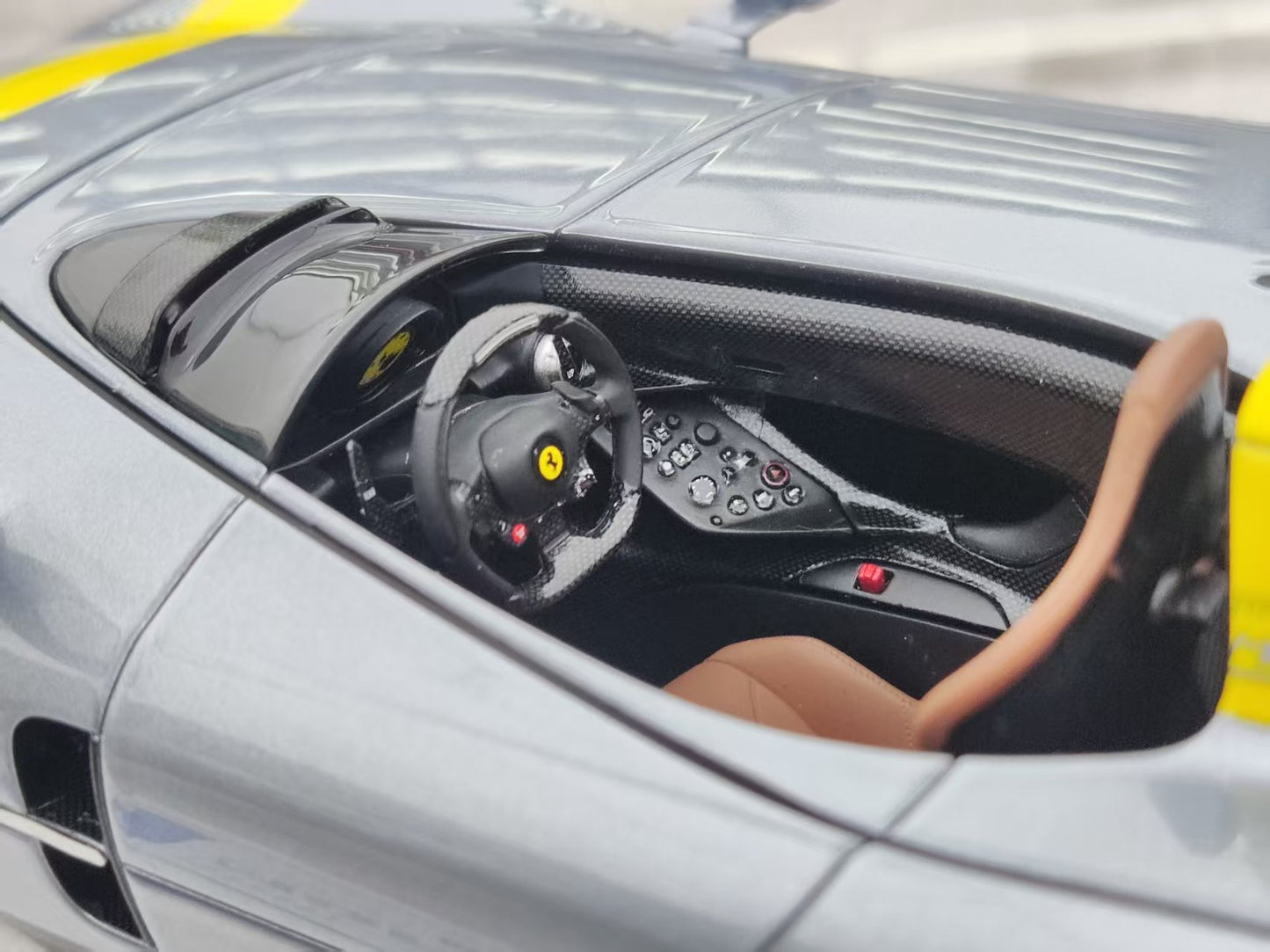 HERMES COLLECTION 1/18 Ferrari Monza SP1 Silver with Yellow Stripes HC007