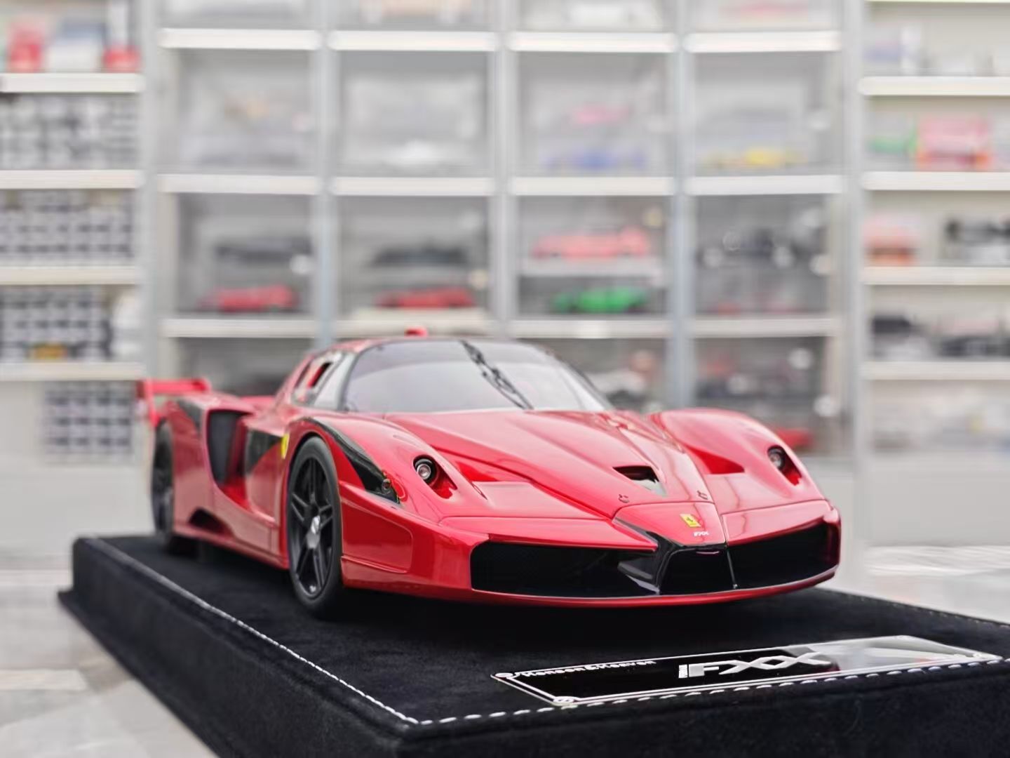 HH Model 1/18 Ferrari FXX Volcano Red HH547