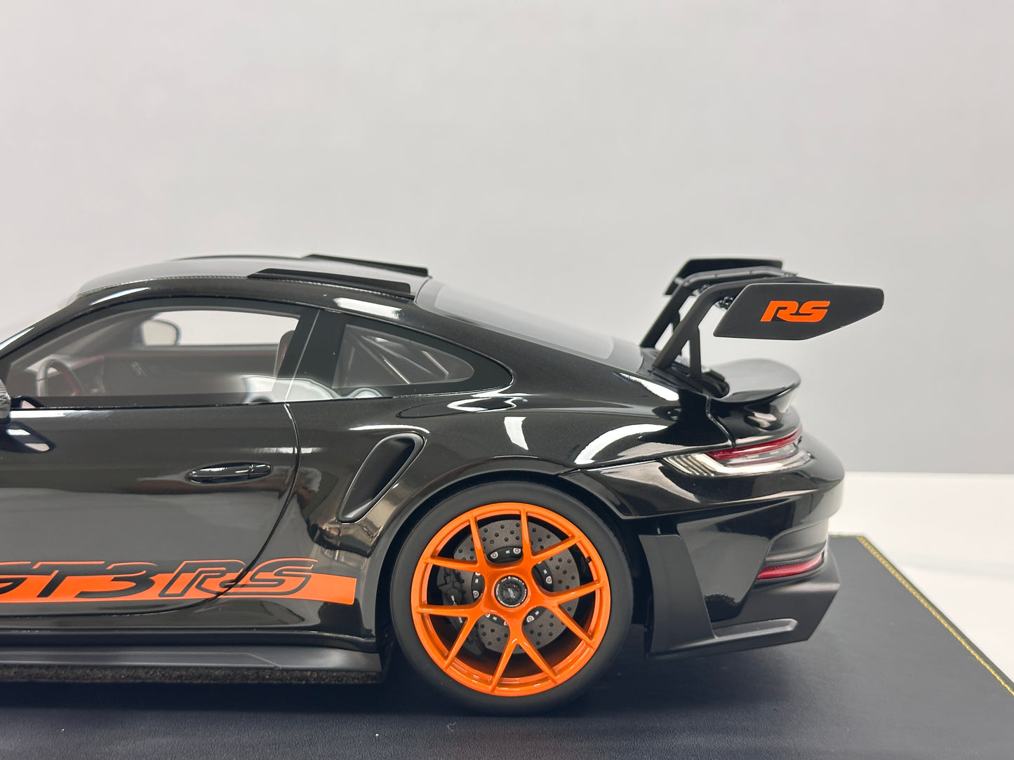 IVY 1/12 Porsche 992 GT3 RS, Black with Orange Wheels IVY243