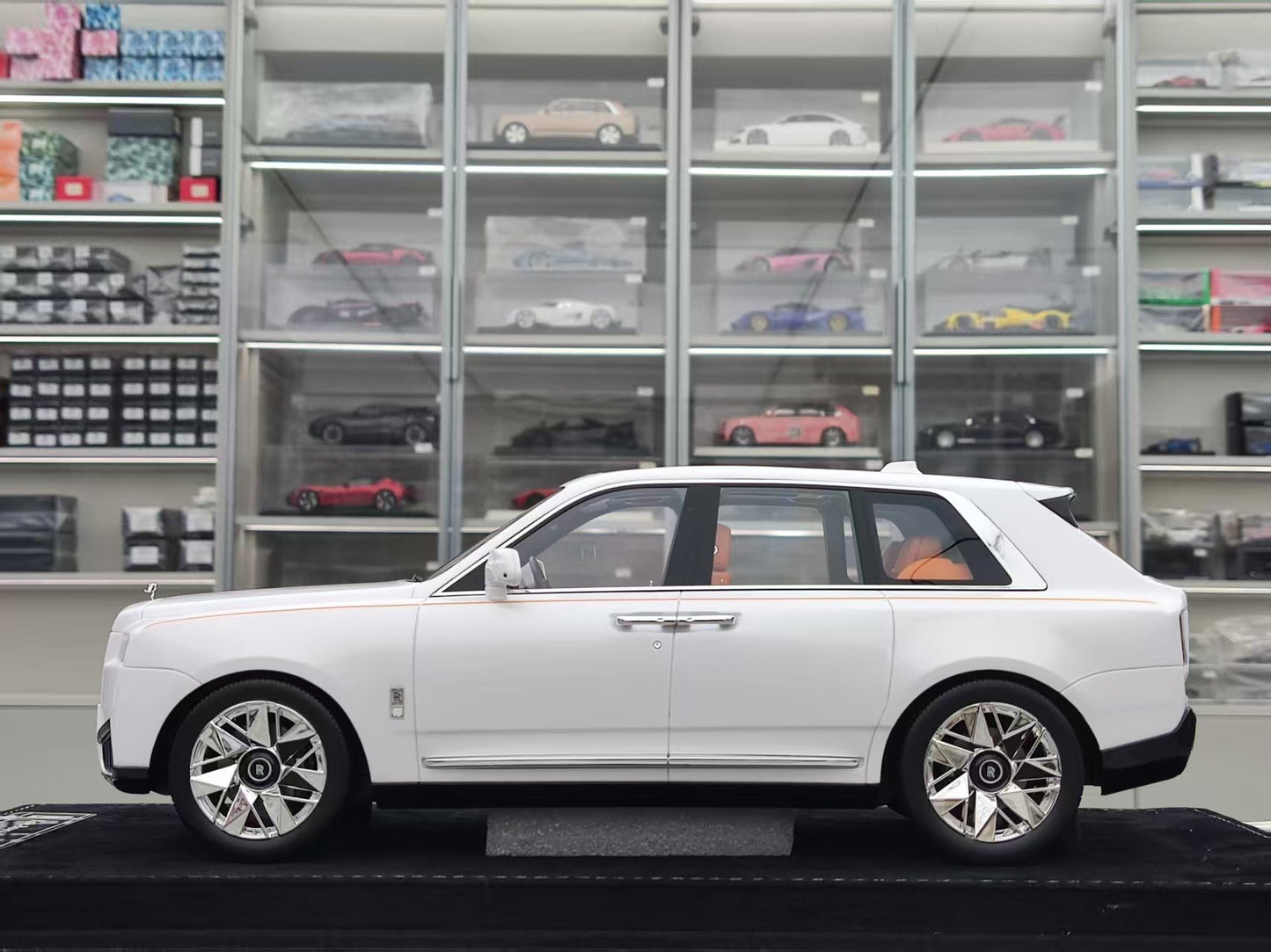 HH Model 1/18 Rolls-Royce Cullinan Series II Pearl White HH540
