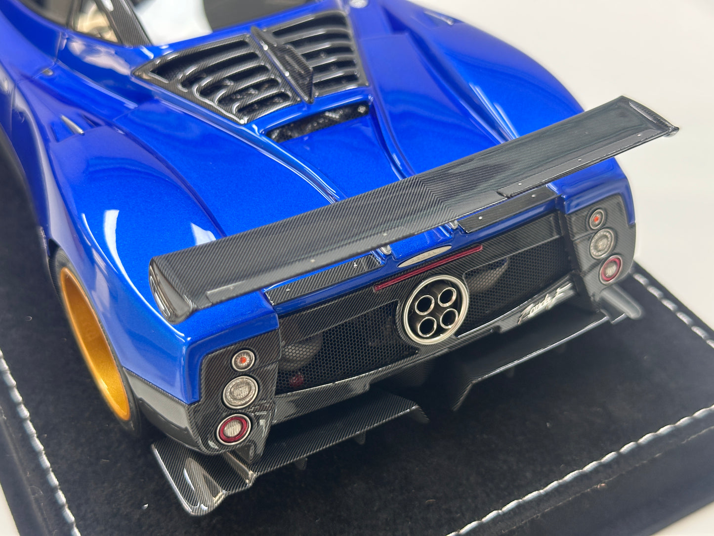 HH Model 1/18 Pagani Zonda F – Dark Blue with Gold Wheels (HH701)