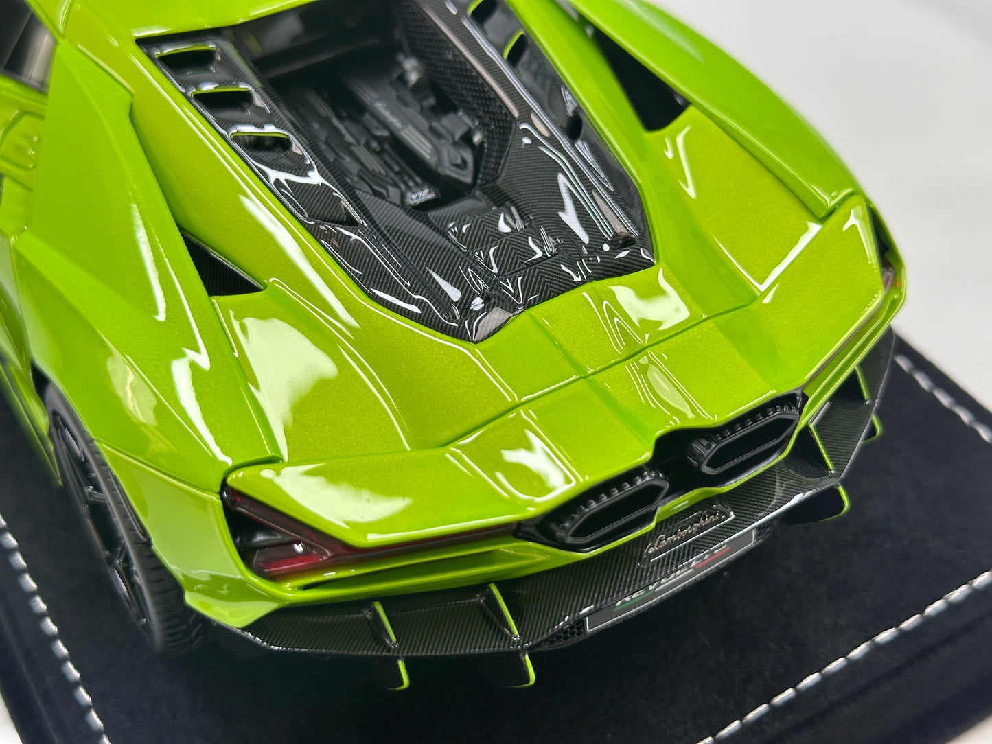 HH Model 1/18 Lamborghini Revuelto Ithaca Green HH615