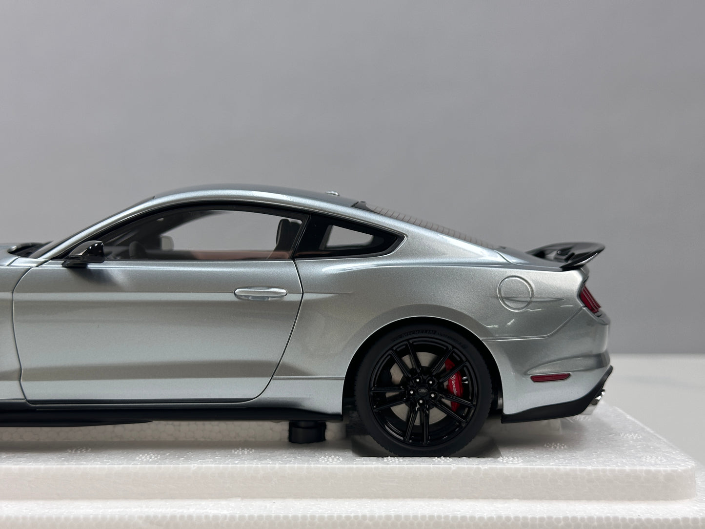 AUTOart 1/18 Ford Mustang Shelby GT500 Silver 73096