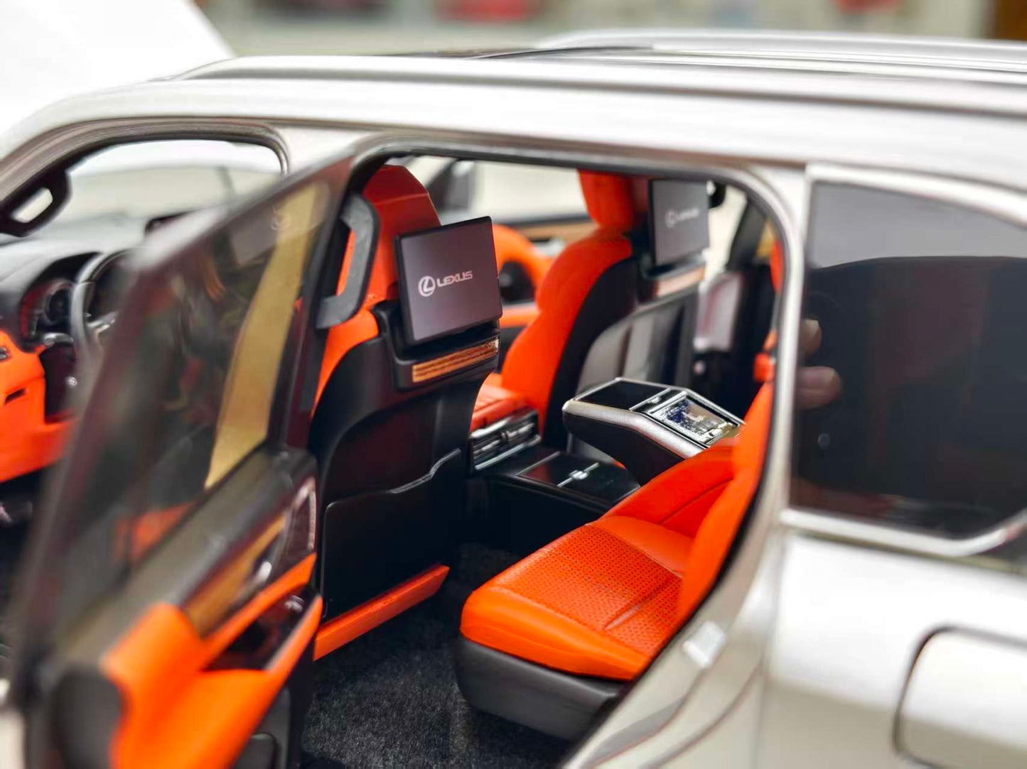 LCD 1/18 Lexus LX600 Silver Alloy Car Model LCD122