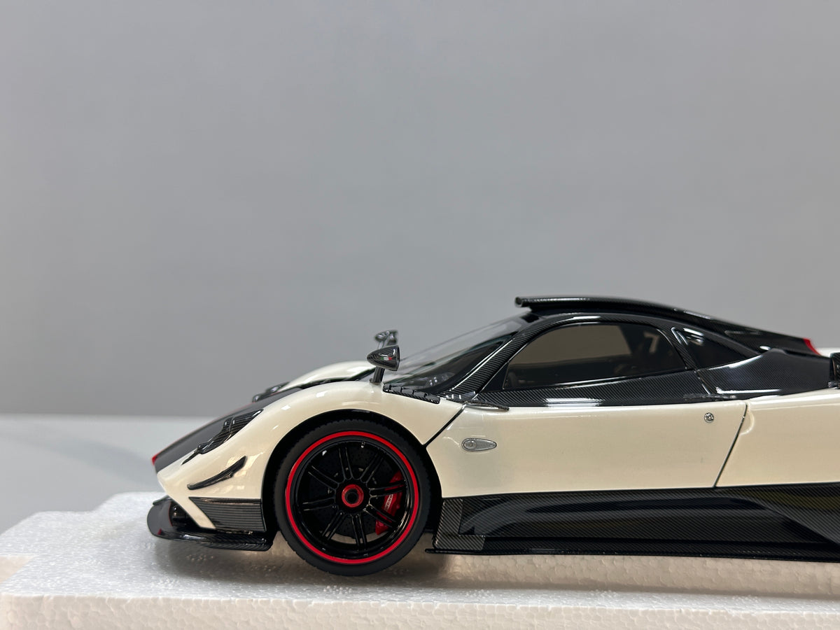 Almost Real 1/18 Pagani Zonda Cinque Coupe - 2009 White 850601101