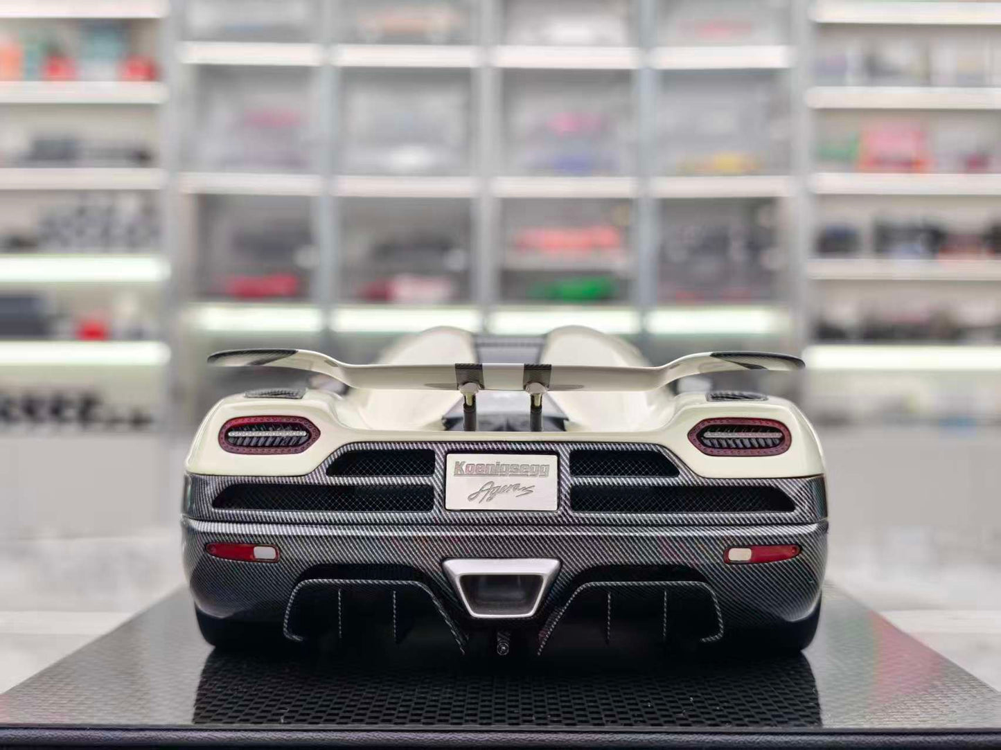 FRONTIART 1/18 Koenigsegg Agera S White with Blue Stripes FA178