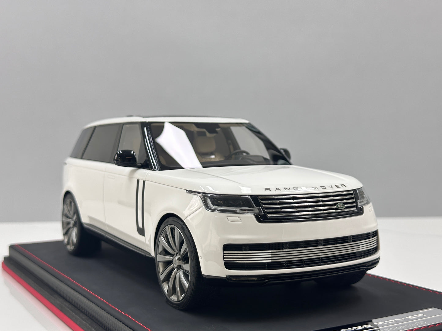 BBA MODEL 1/18 Land Rover Range Rover Autobiography Long Wheelbase White BBA070