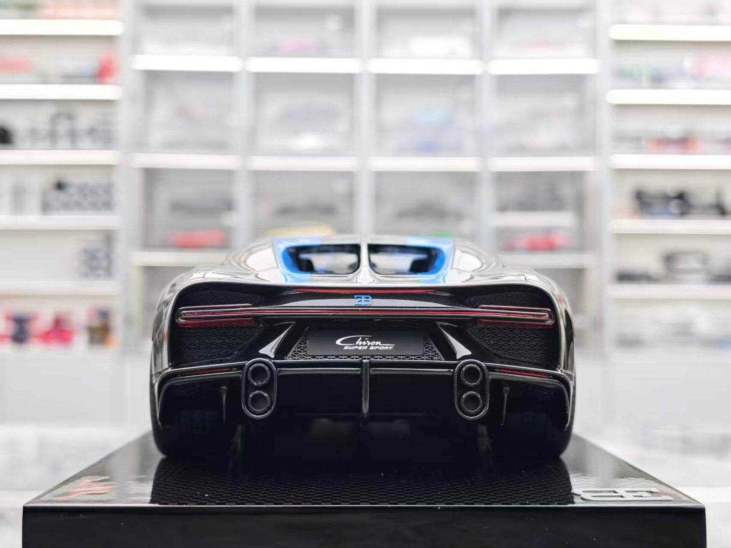 MR 1/18 Bugatti Chiron Super Sport Silver Blue BUG012C