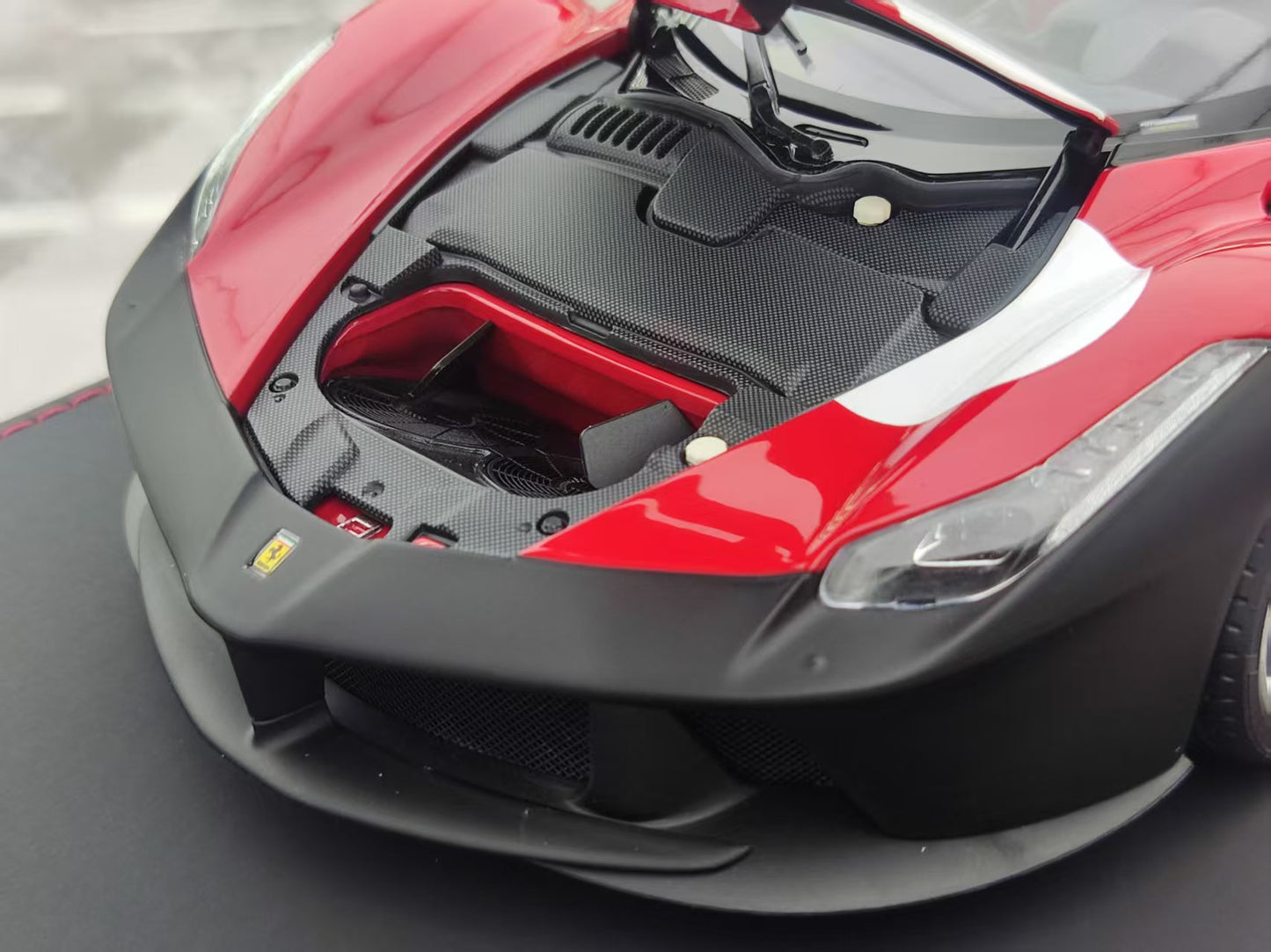 BBR 1/18 Ferrari Laferrari Test Fiorano Red/Matte Black BBR182236ST