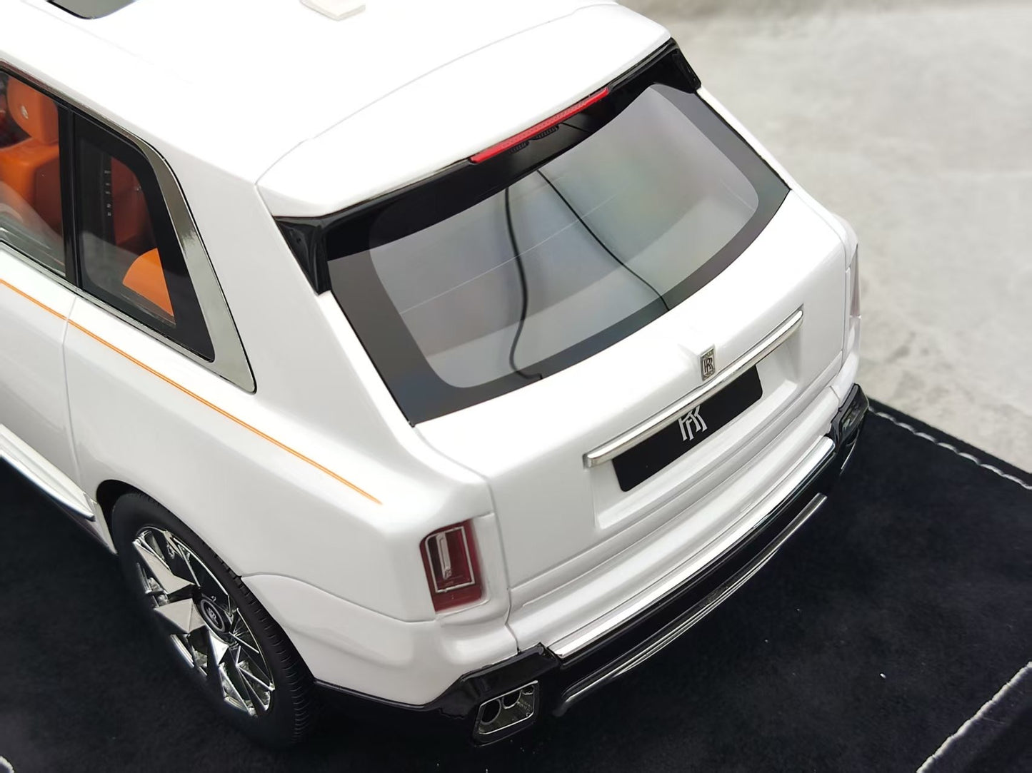 HH Model 1/18 Rolls-Royce Cullinan Series II Pearl White HH540