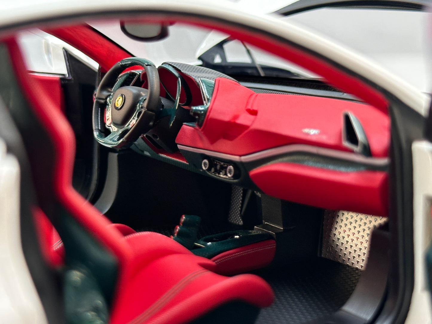 DM Pro 1:18 Ferrari 488P (White Base) — Style D: GUCCI Edition — Fully Opening Resin Model (DGP004A)