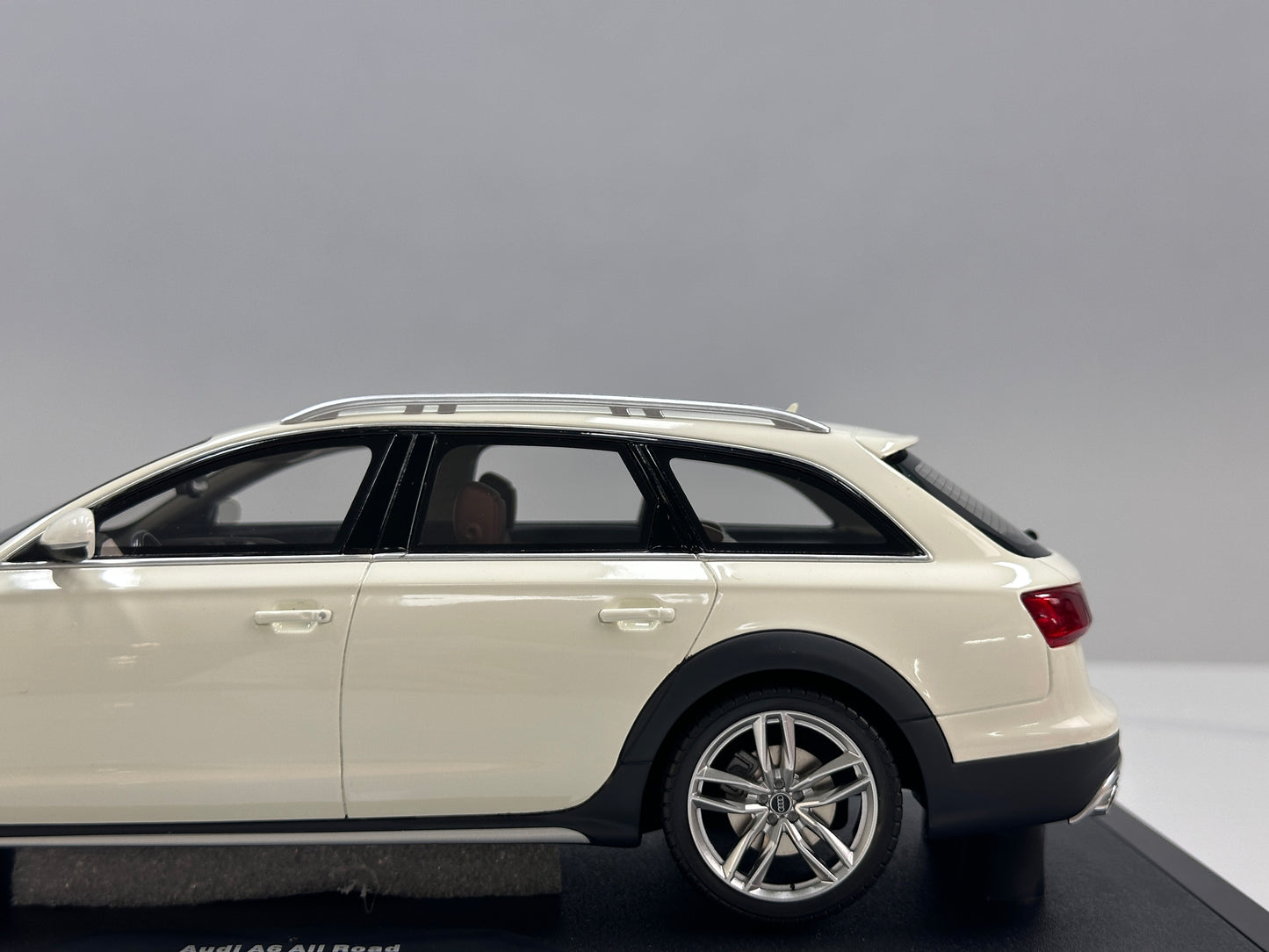 OTTO 1/18 Audi A6 C7 Allroad Ibis White OT1286