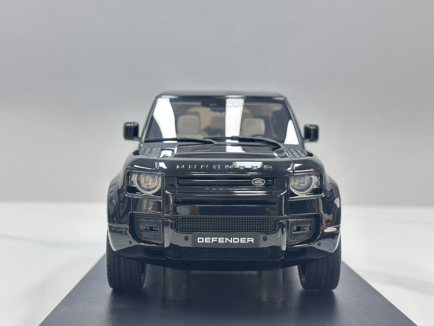 GT Spirit 1/18 Land Rover Defender 90 Black GT992