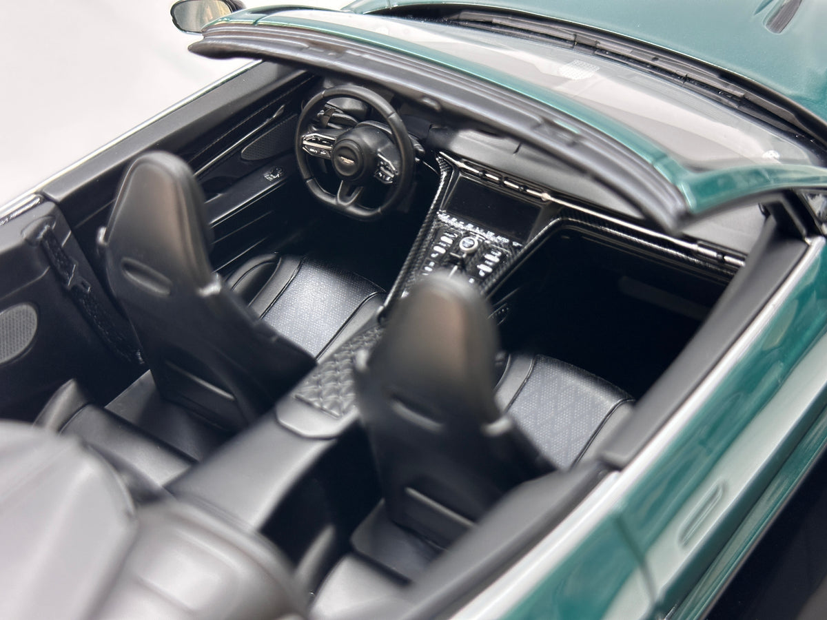 MOTORHELIX 1/18 Aston Martin DB12 Volante (Convertible) - Cinnabar Green - MH394