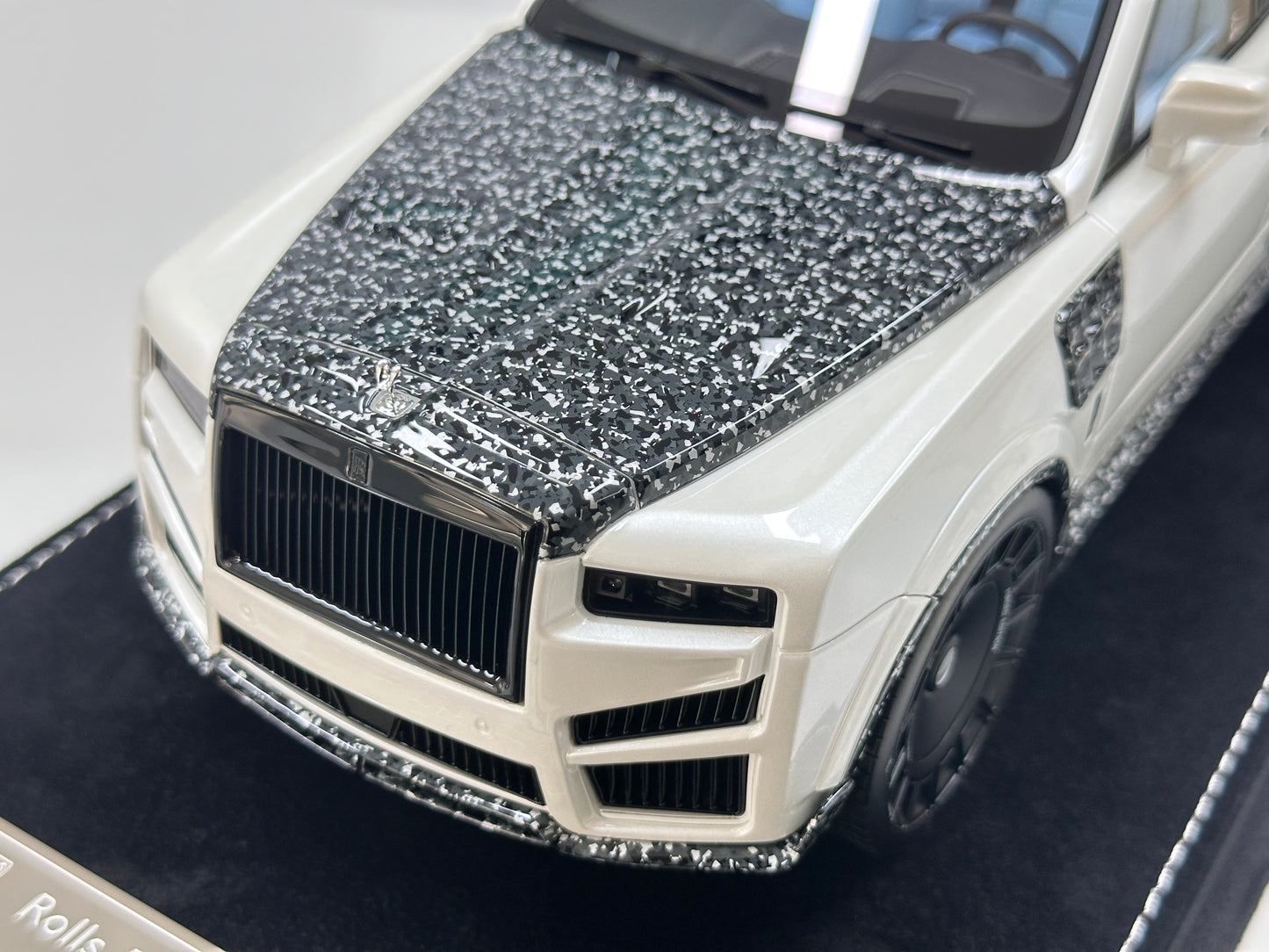 HH MODEL 1/18 Rolls-Royce Cullinan Series II MANSORY Pearl White HH698