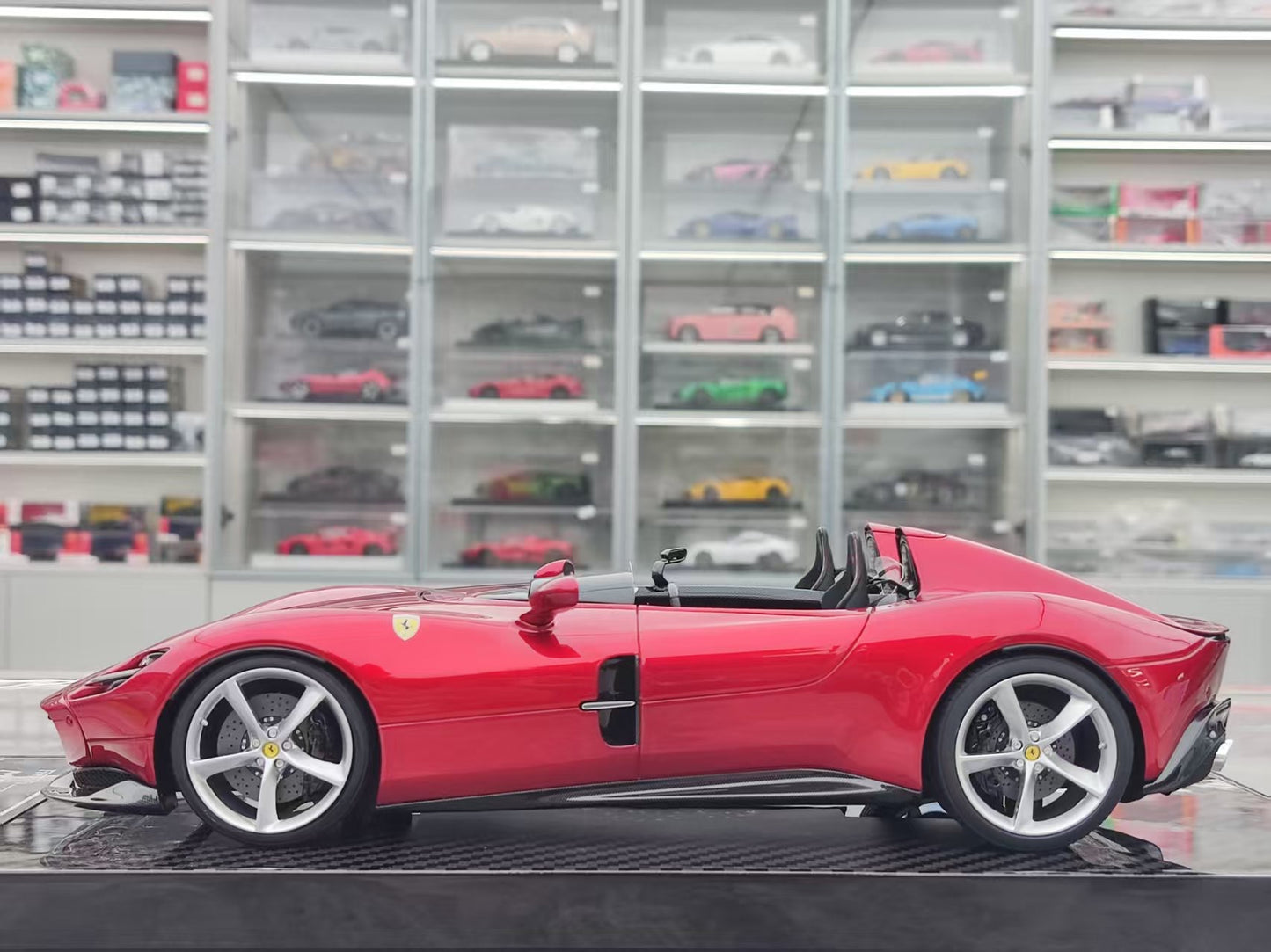 CE 1/18 Ferrari Monza SP2 Volcano Red CE008