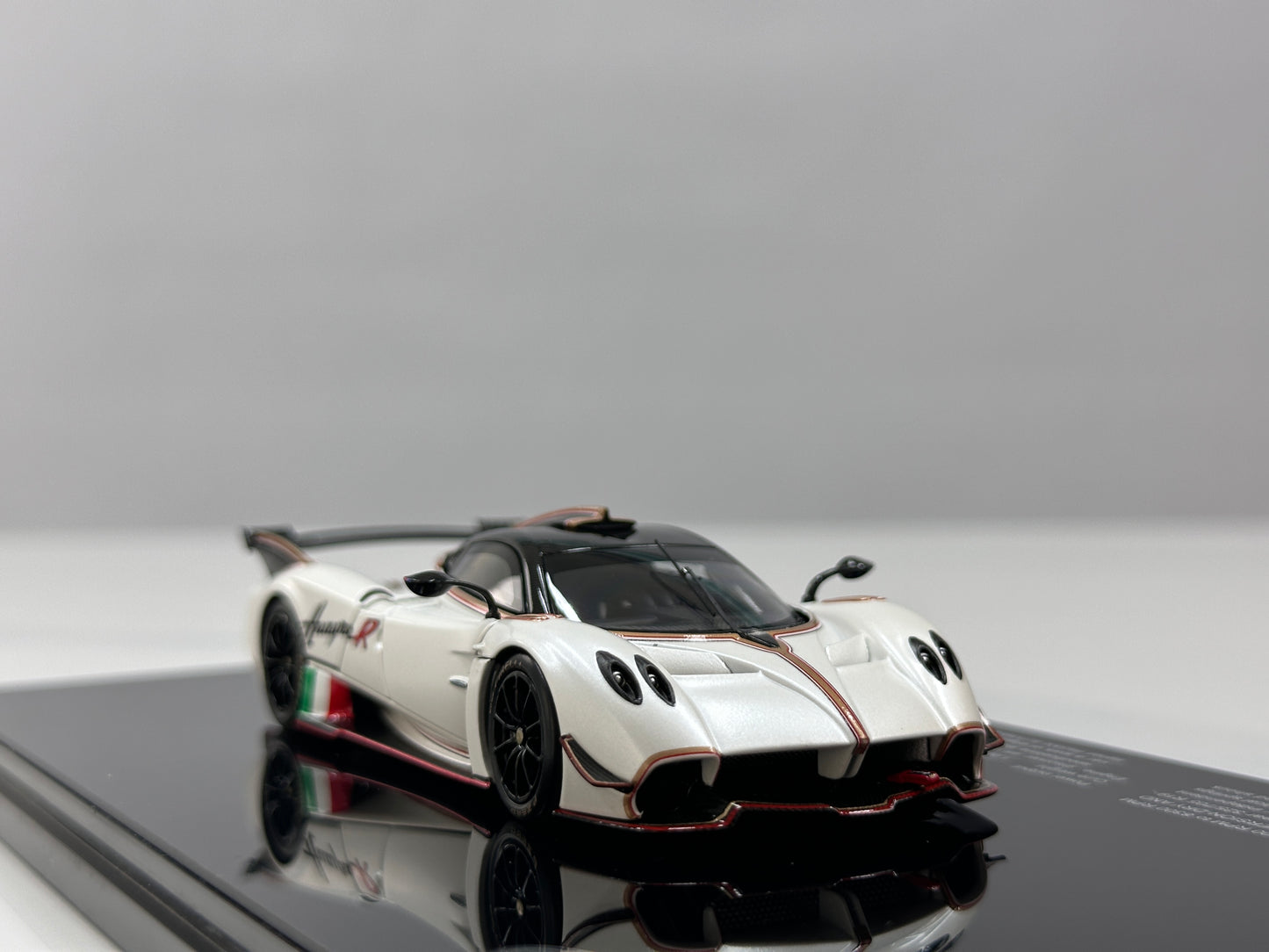 LCD 1/43 Pagani Huayra R Die-cast Model (Fully Opening Parts) - Matte White (LCD43017-PW)