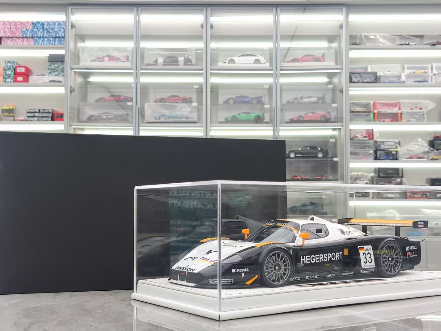 GL 1/18 Maserati MC12 Track Edition Black + White JS-GL019
