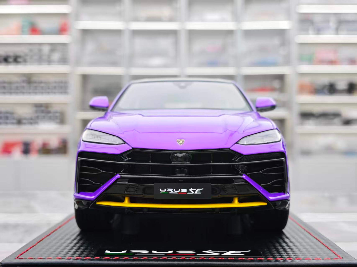 MR 1/18 Lamborghini Urus SE Purple LAMBO061D