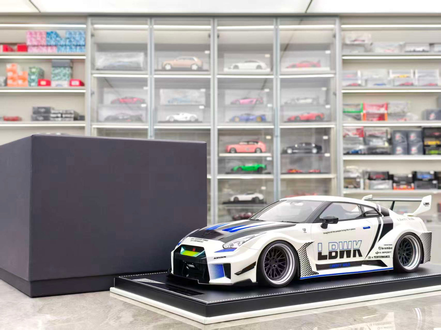 IVY 1/12 Nissan R35 GTR Car Model Figurine Birthday Gift IVY239