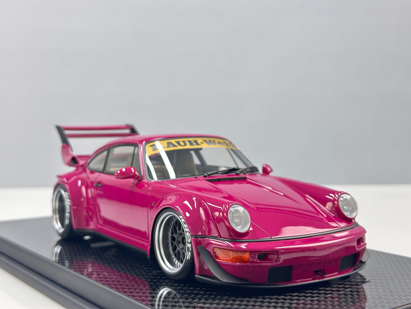 TGM Model 1/18 Porsche RWB 964 – Rose Pink (TGM007)
