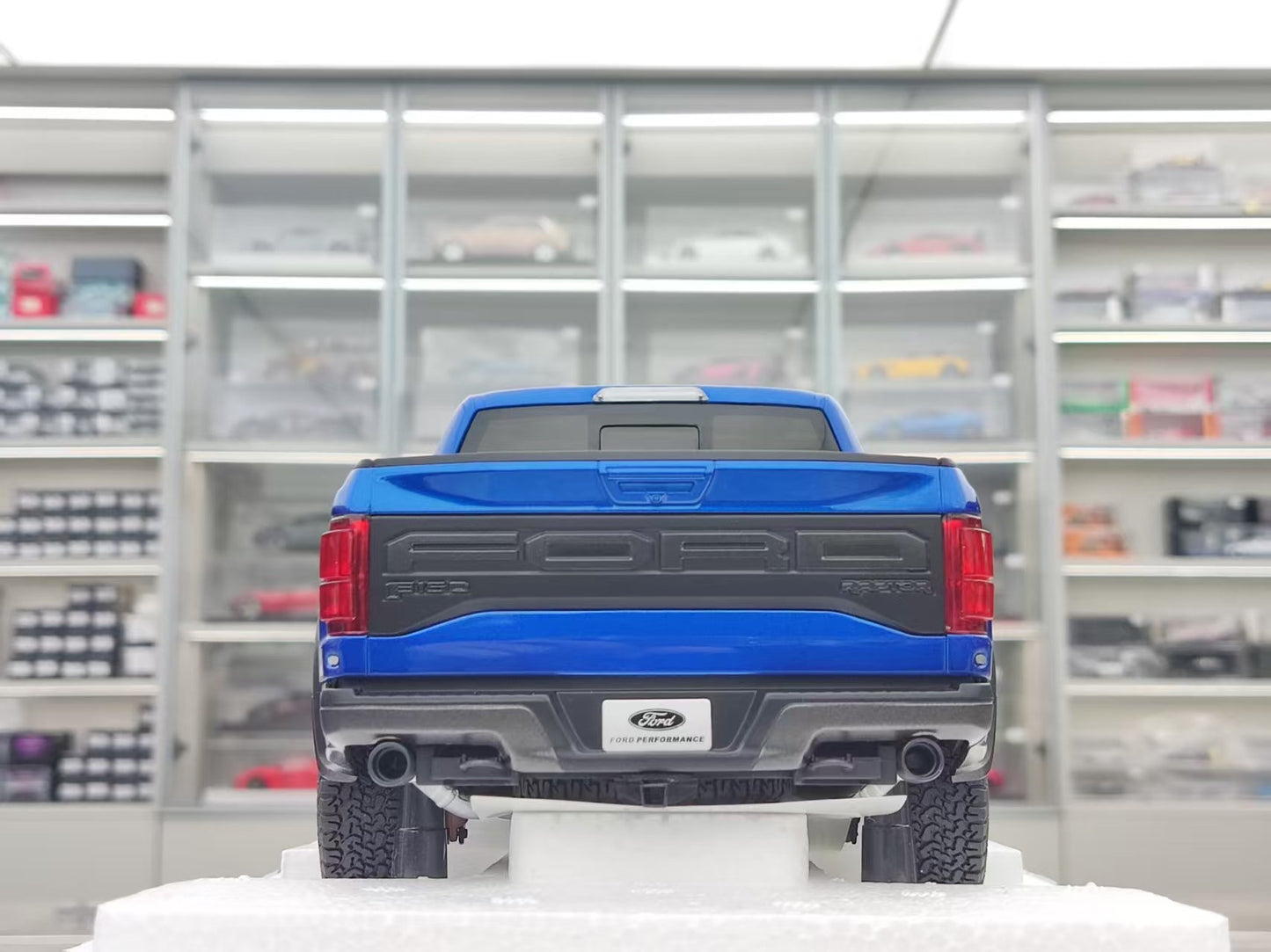 AUTO Art 1/18 Ford F-150 RAPTOR SUPERCREW 2019 Blue 72949