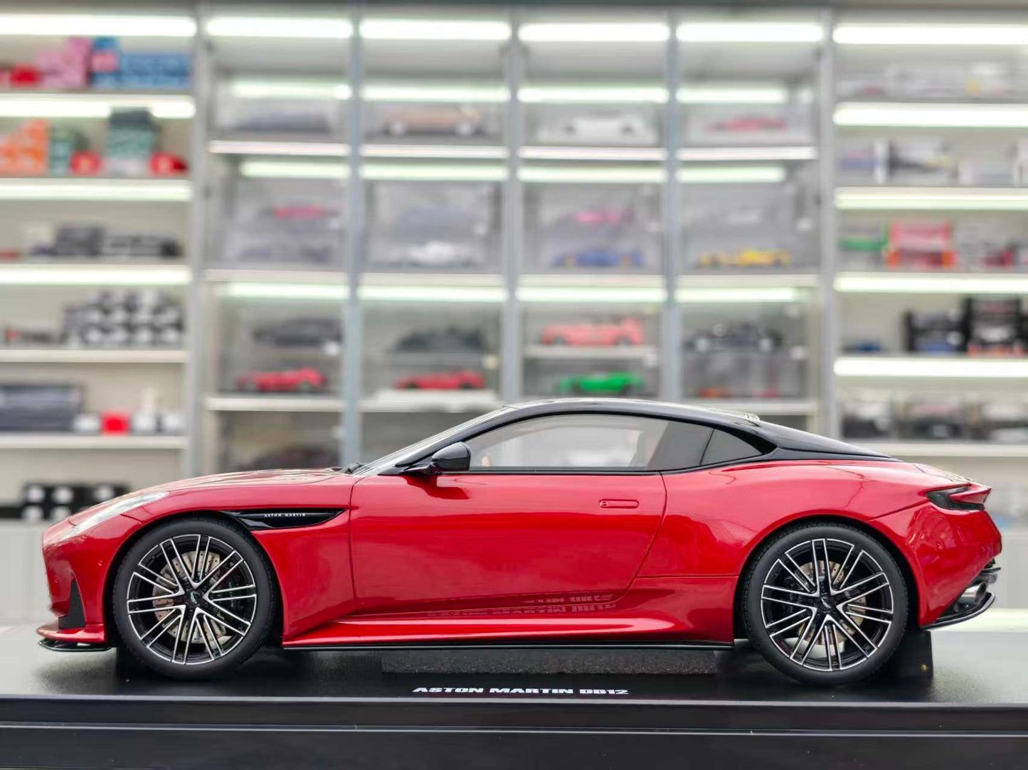 GT Spirit 1/18 ASTON MARTIN DB12 HYPER RED GT936