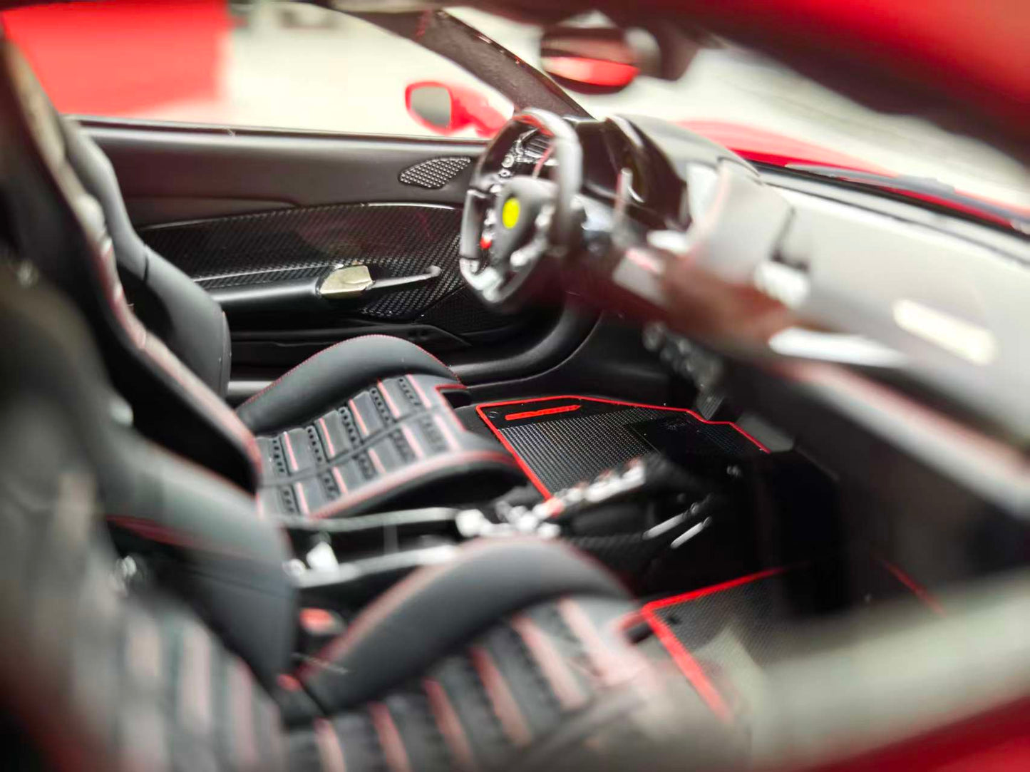 CE 1/18 Ferrari Novitec 488GTB N-Largo Standard Red CE005