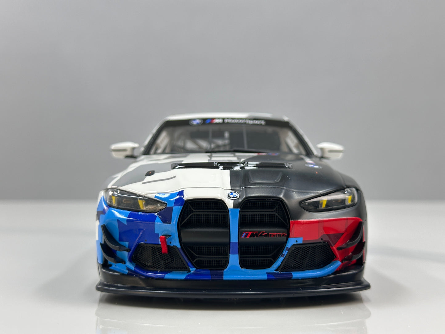 OTTO 1/18 BMW M4 GT4 White/Blue/Black OT1125