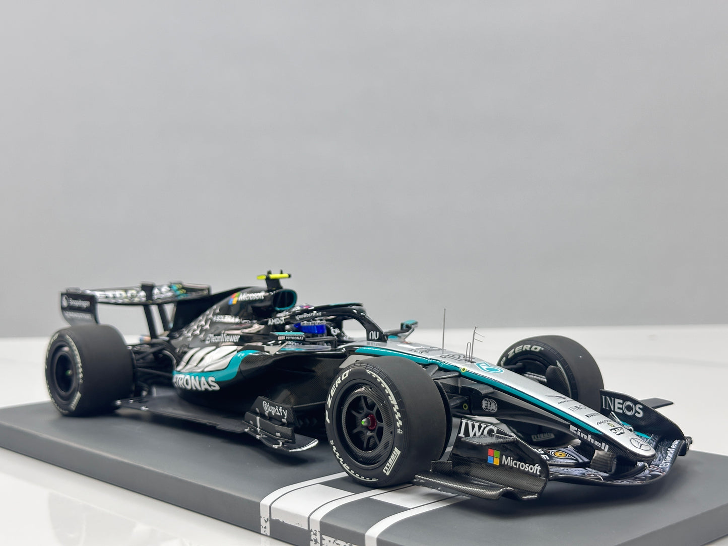 MINICHAMPS 1/18 Mercedes-AMG PETRONAS F1 Team W17 (K. Antonelli – 2026 Japanese Grand Prix Winner) – Silver Livery (117260312)