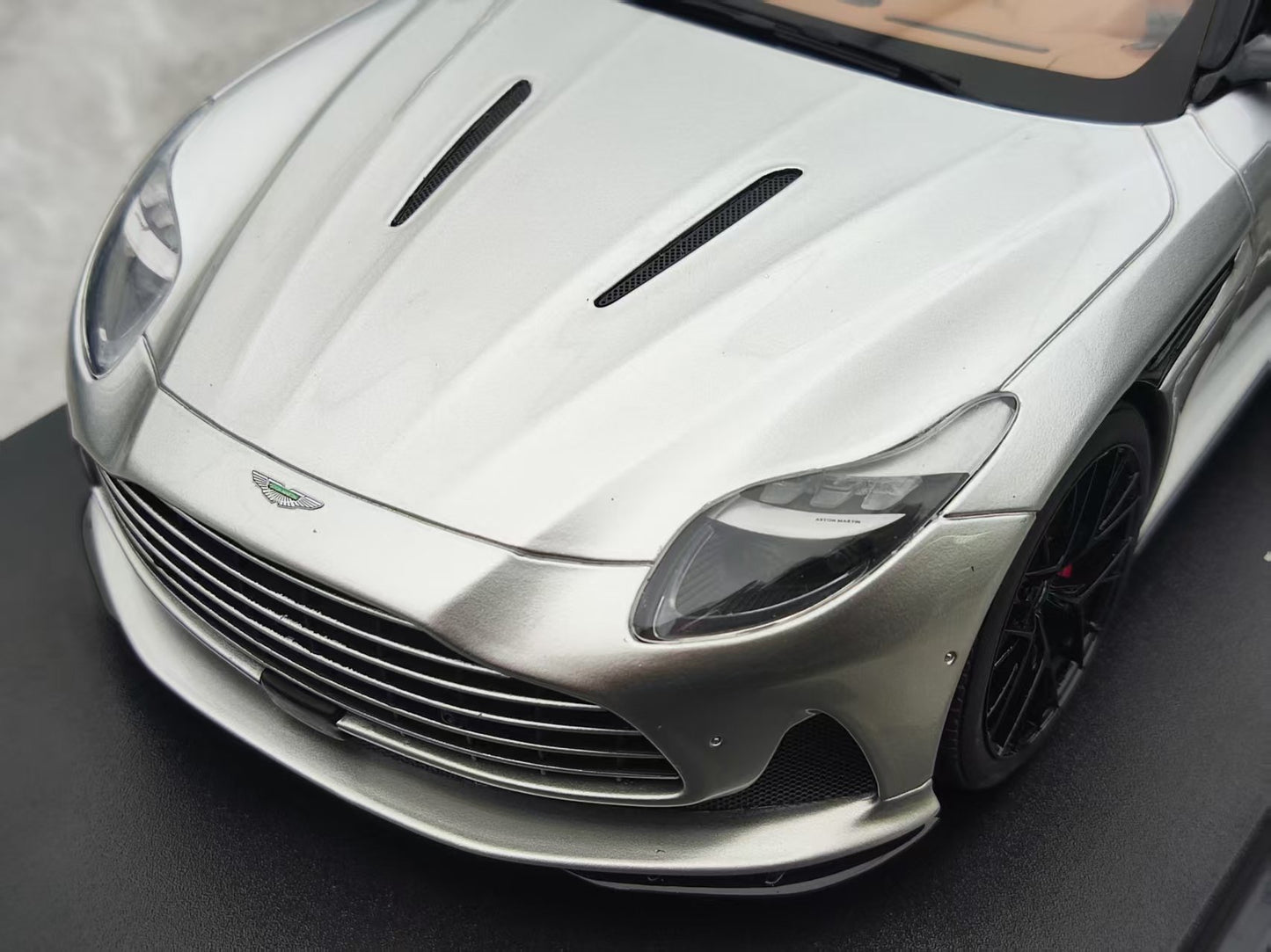 GT Spirit 1/18 Aston Martin DB12 VOLANTE Silver GT945