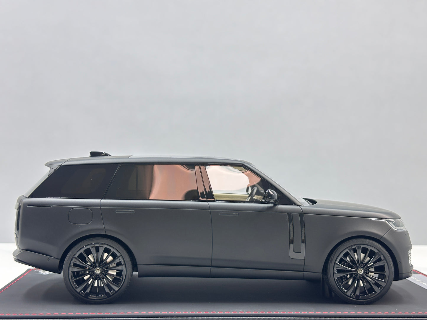 BBA Model 1:18 Land Rover Range Rover Autobiography — Matte Black (BBA068)