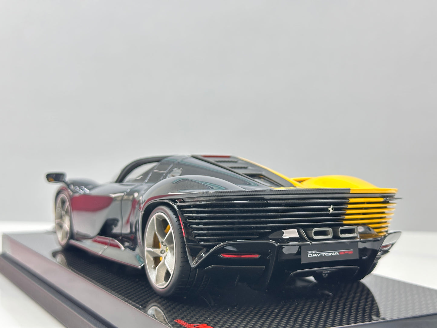 MR 1/18 Ferrari Icona Daytona SP3 Special Edition (599 Units) – Modena Yellow (FE036SE6)