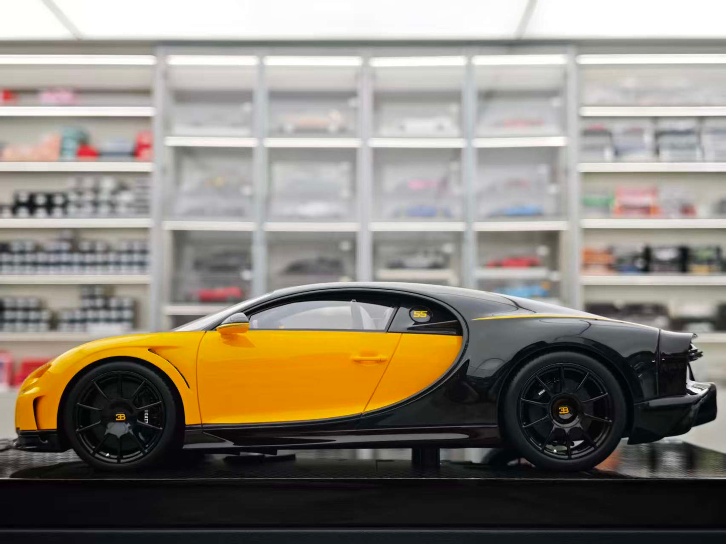MR 1/18 Bugatti Chiron Super Sport, Yellow, BUG012G